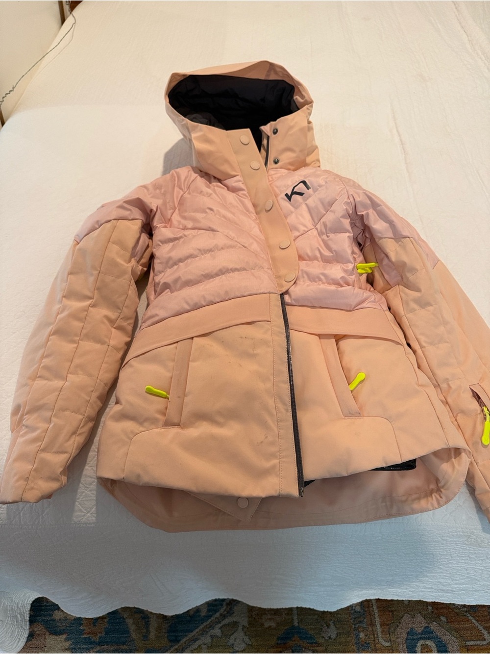 Kari Traa Pale Pink Hooded Ski Jacket with Neon Yellow Accents